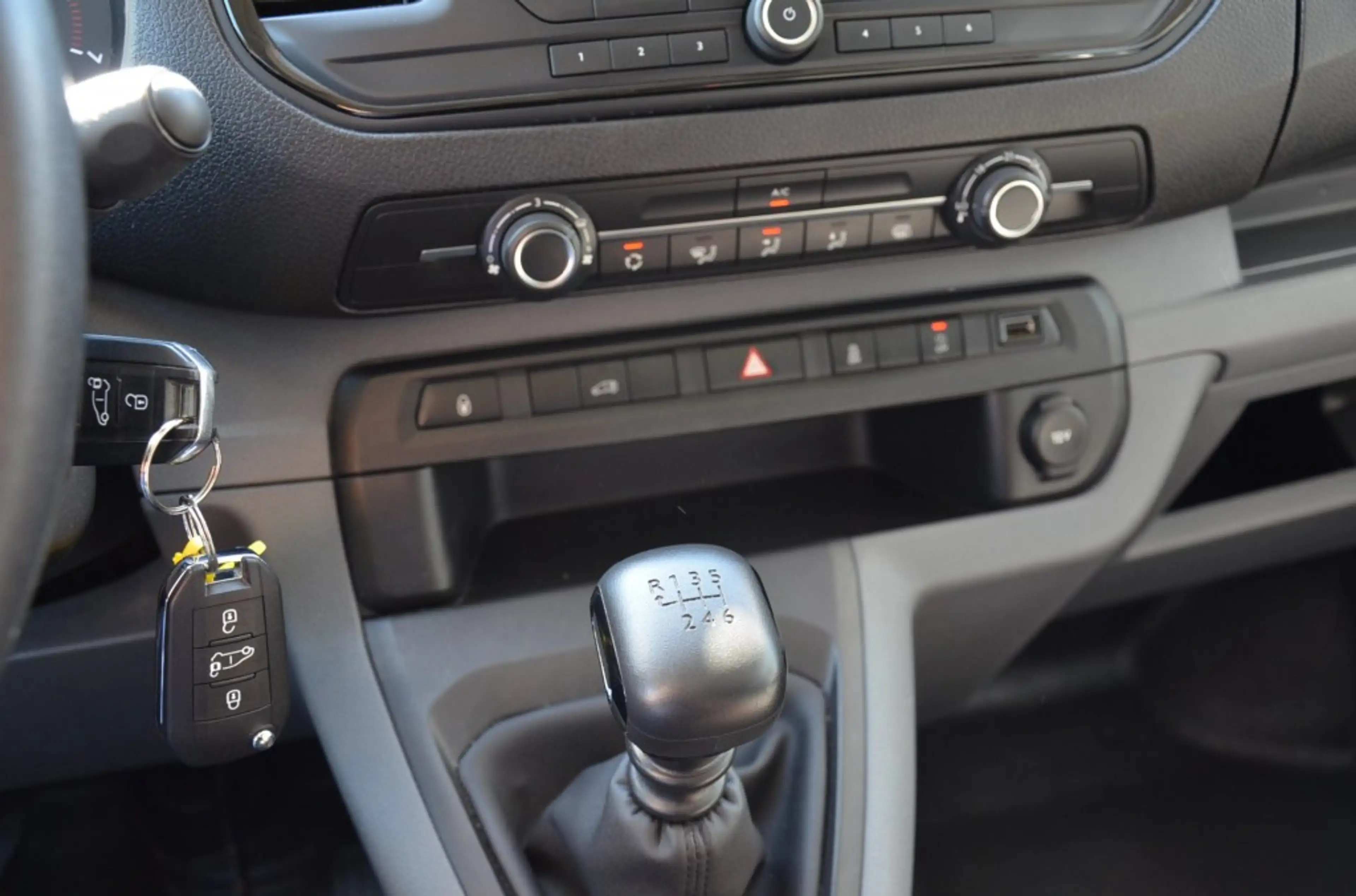 Peugeot Expert 1.5 Blue HDI Automaat ,Airco Dubbele cabine — photo 11