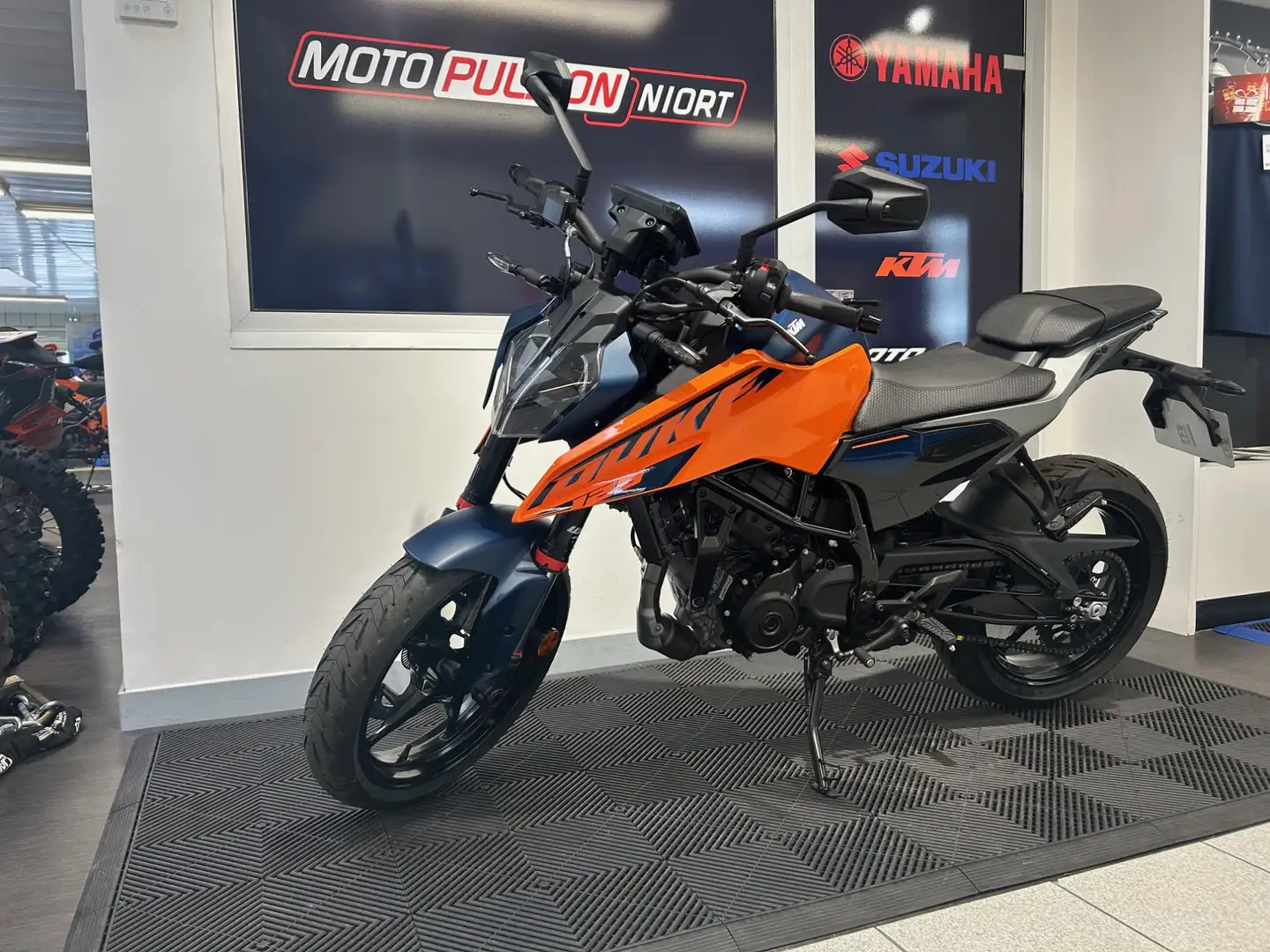 KTM 125 Duke Orange - 1