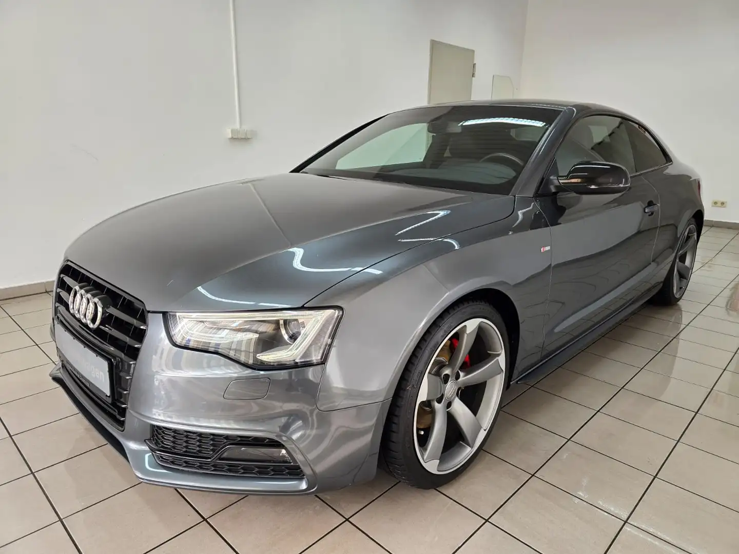 Audi A5 Coupe 2.0 TDI S line Competition MMI Navi 19" Grijs - 1