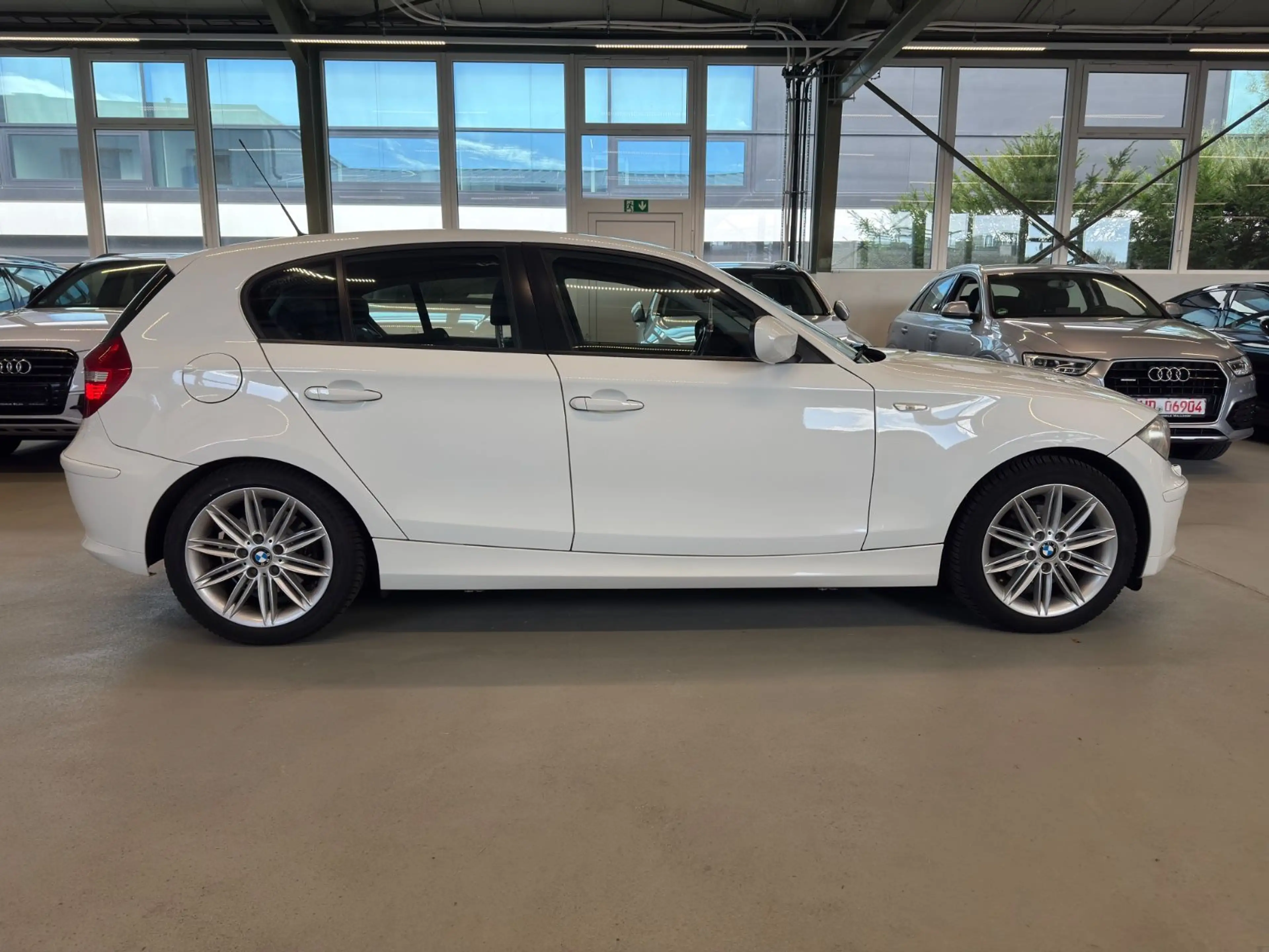 BMW 118 i Bi-Xenon Navi SHD LED — photo 6