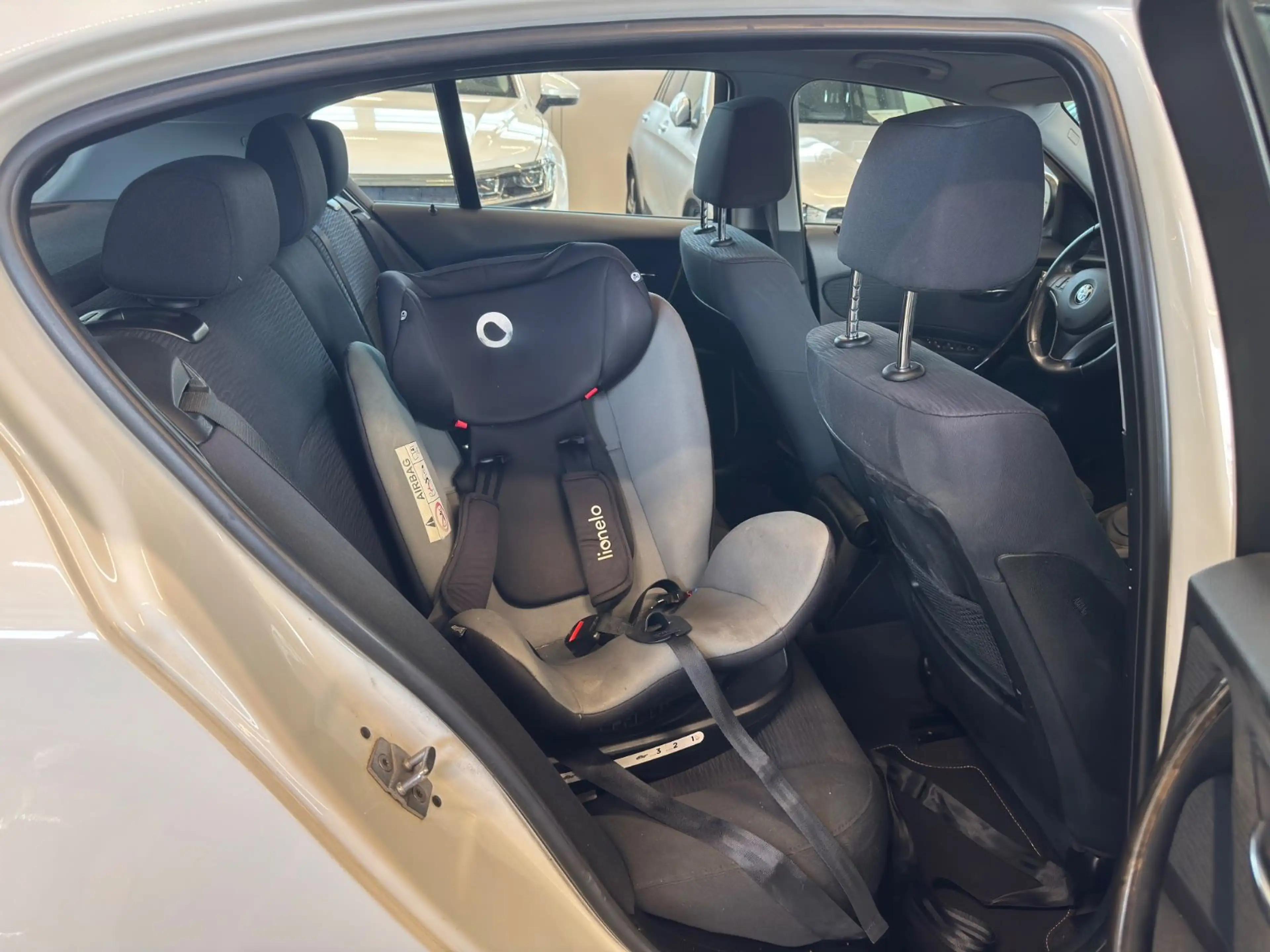 BMW 118 i Bi-Xenon Navi SHD LED — photo 12