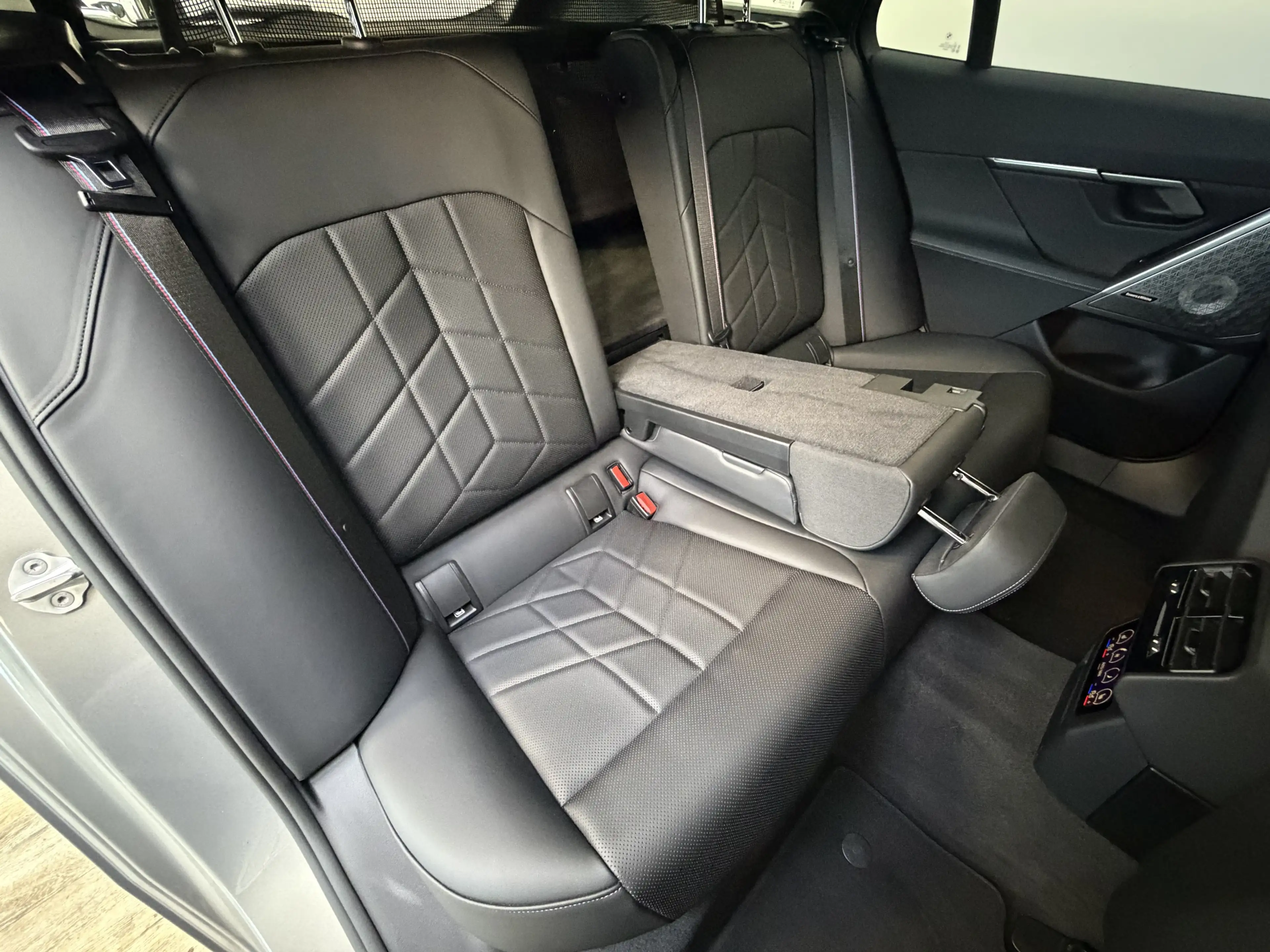 BMW 550 xDr M Sport Pro B&W 21Zoll AHK Sitzlüftung — photo 27