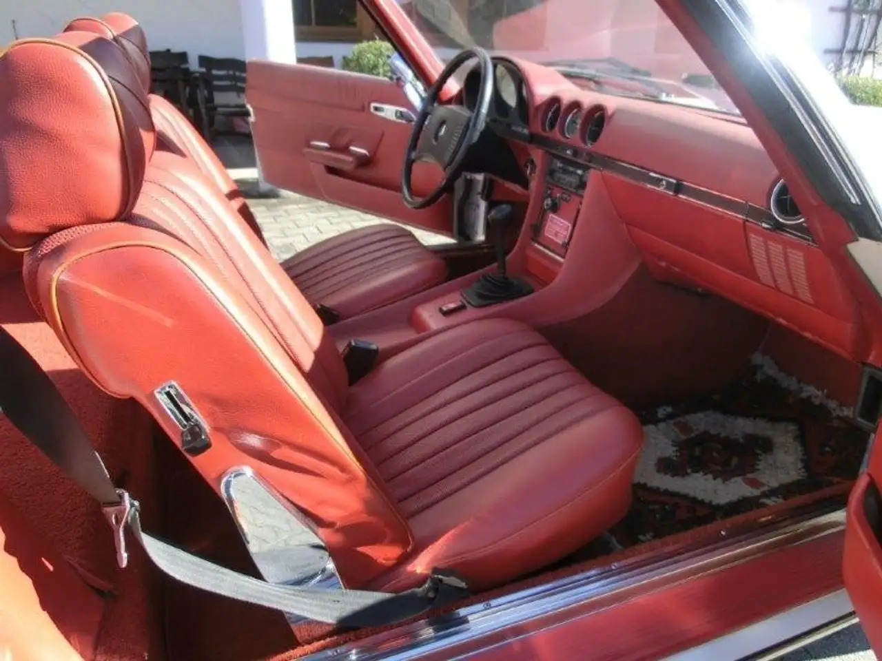 Mercedes-Benz 350 W107, foto 6