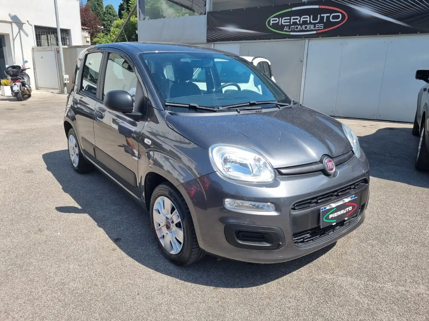 Fiat Panda Panda 1.2 Easy 69cv Grijs - 1
