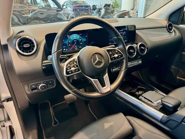 Mercedes-Benz B-Class view 9