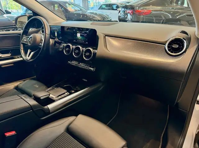 Mercedes-Benz B-Class view 13
