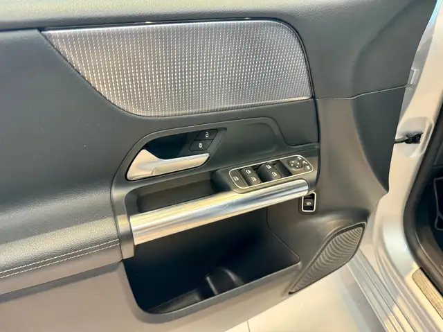 Mercedes-Benz B-Class view 8