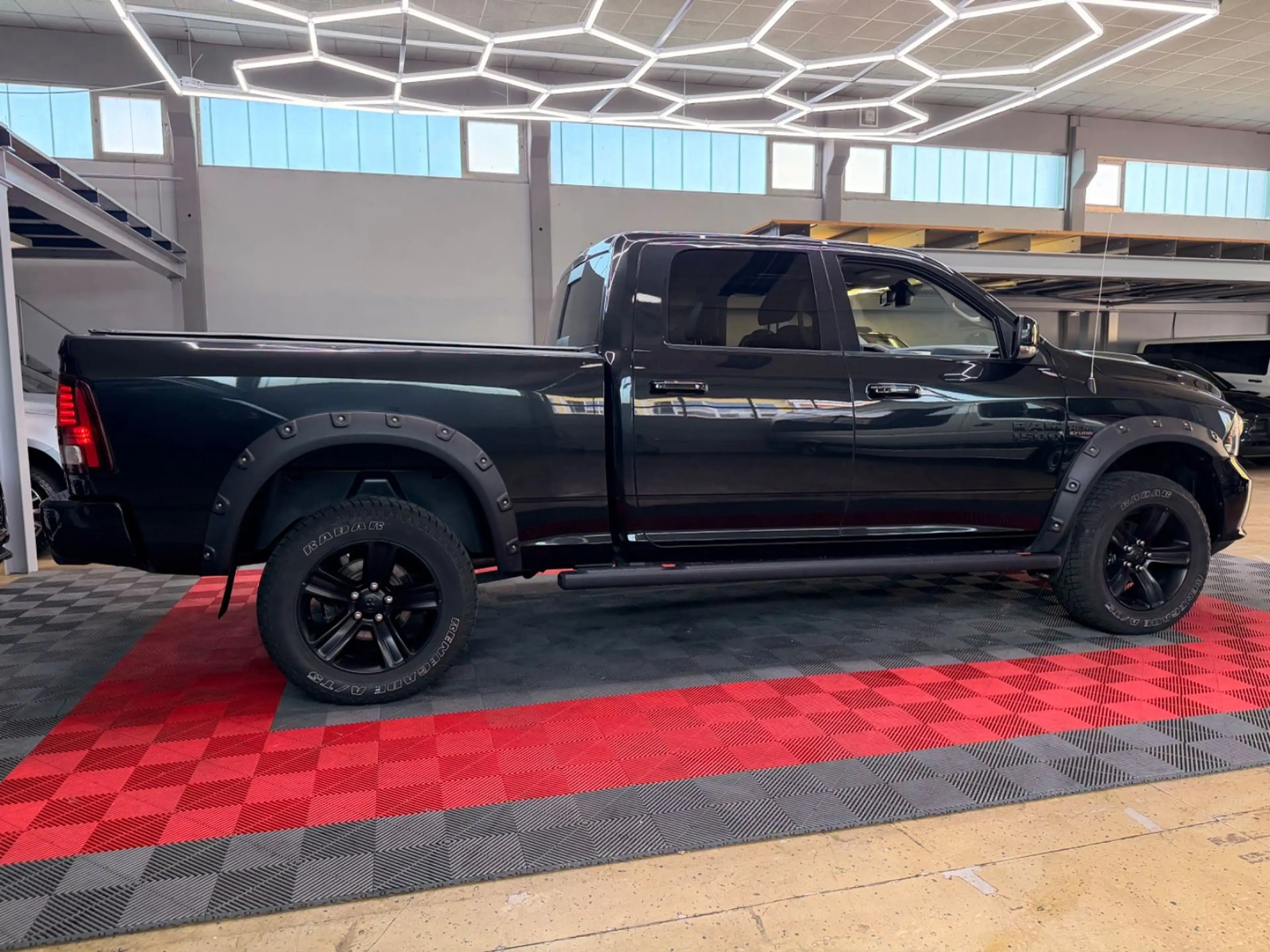 Dodge RAM 1500 5.7 HEMI SPORT 4X4 LPG-Prins Crew Cab — photo 13