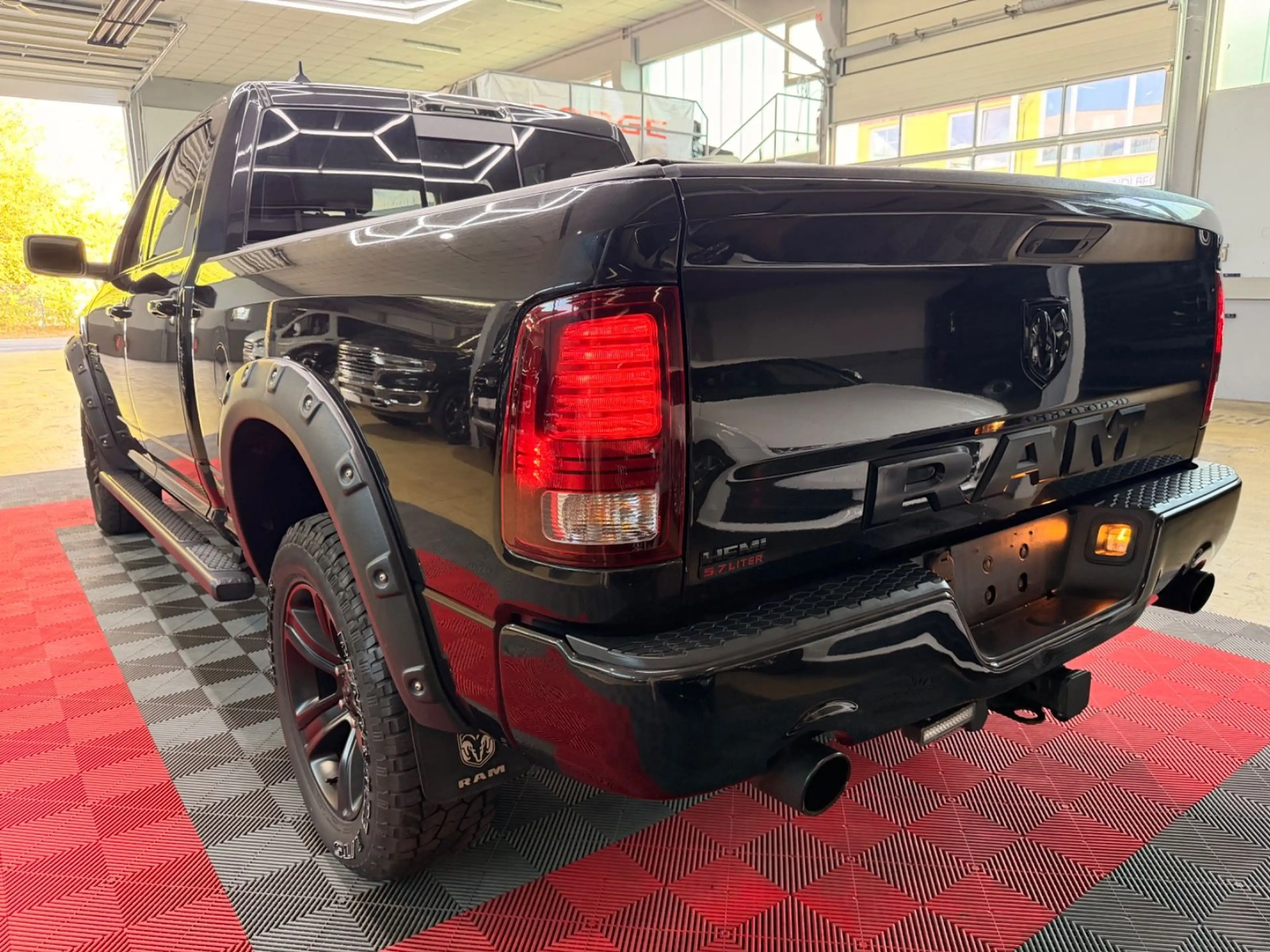 Dodge RAM 1500 5.7 HEMI SPORT 4X4 LPG-Prins Crew Cab — photo 6