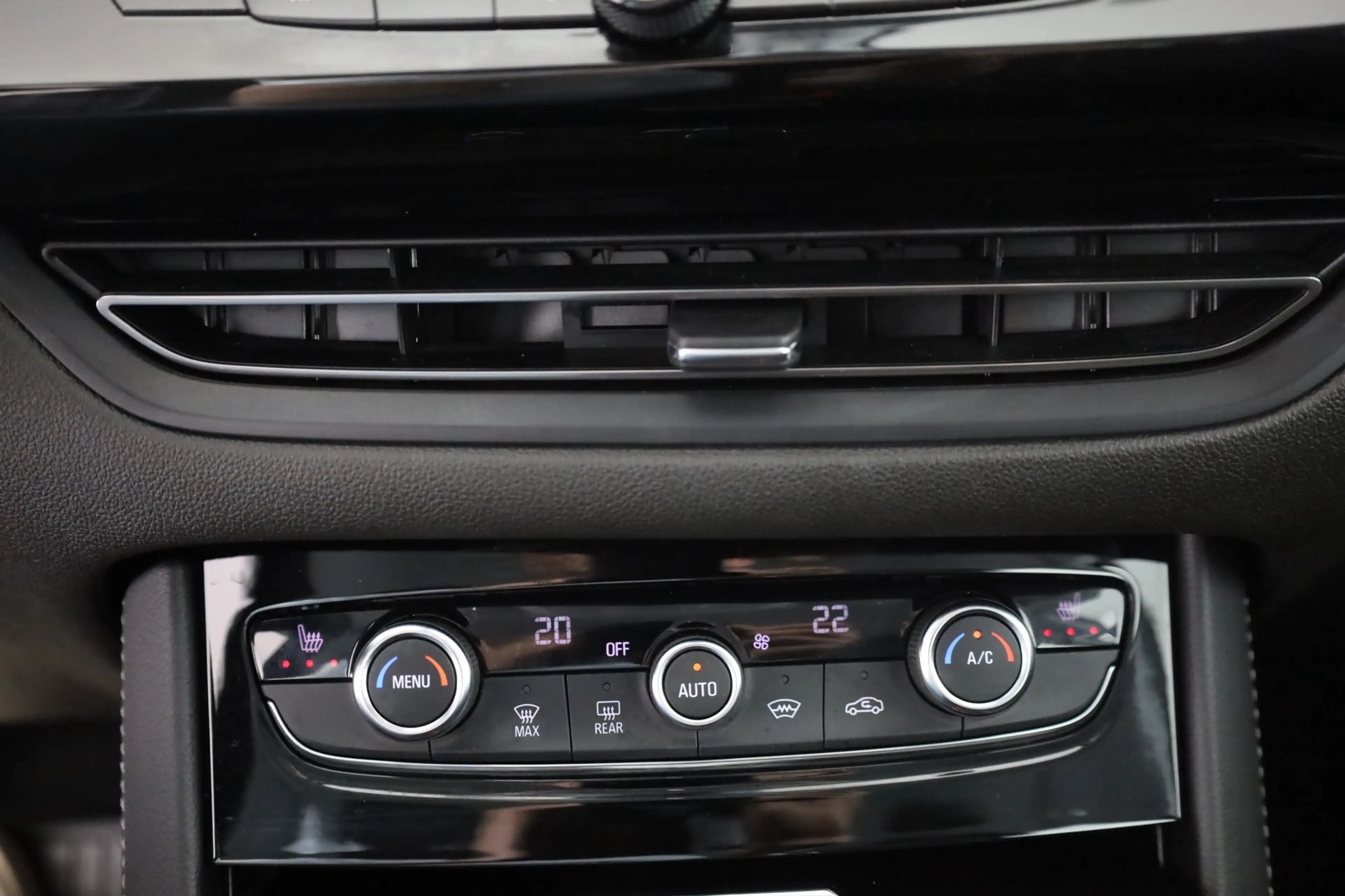 Opel Grandland (X) 1.2 Turbo Aut. Enjoy LED Kamera — photo 12