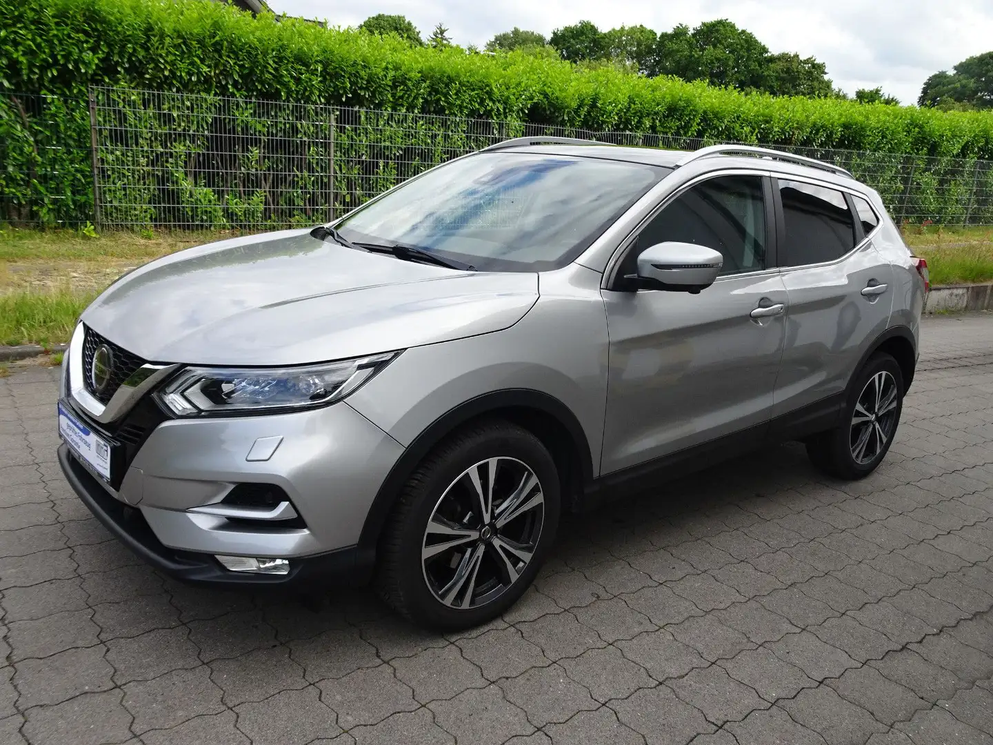 Nissan Qashqai 1.2 DIG-T Xtronic N-CONNECTA / 1-Hand Grau - 1