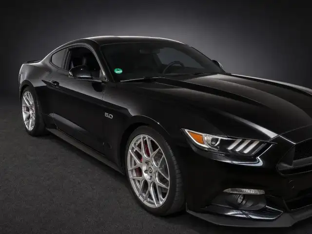 Ford Mustang view 6