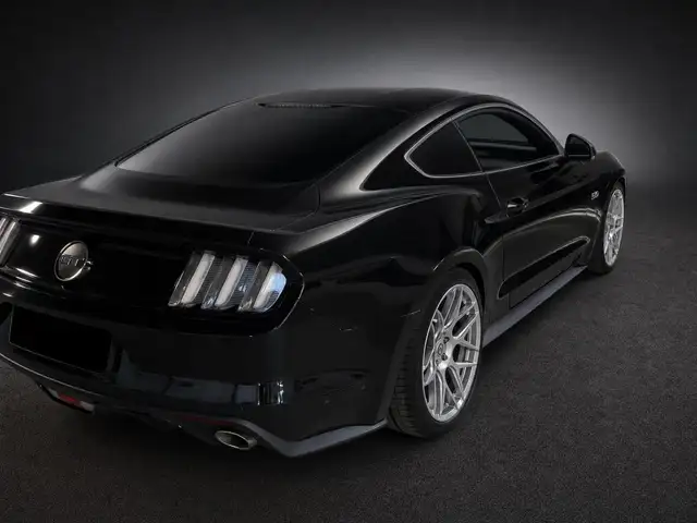 Ford Mustang view 5