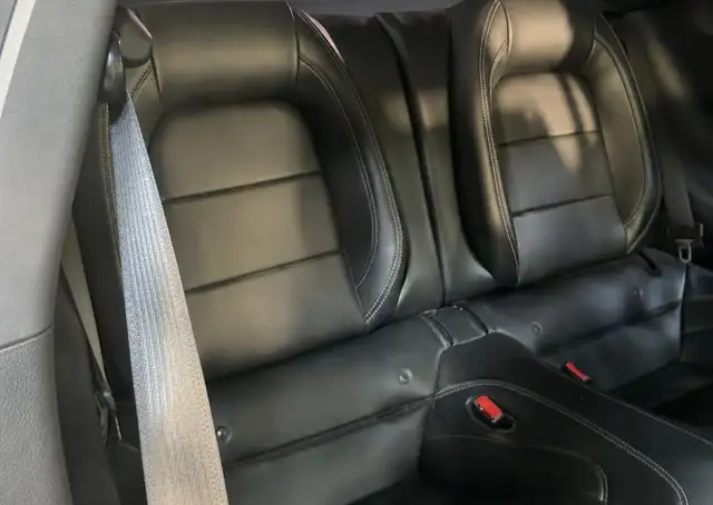 Ford Mustang view 9