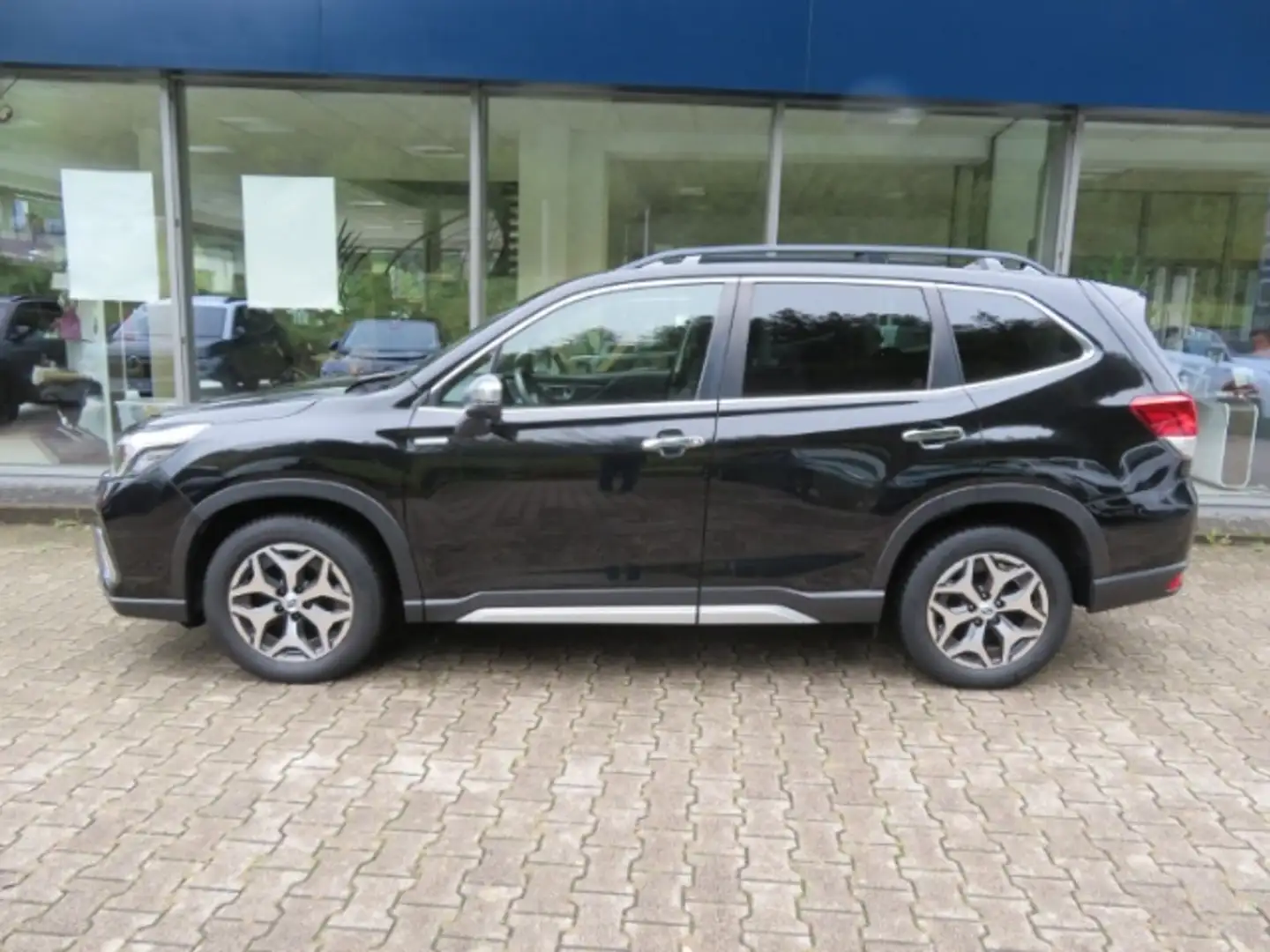 Subaru Forester 2.0ie Lineartronic Comfort AHK Navi Klimaautom e-S Schwarz - 1