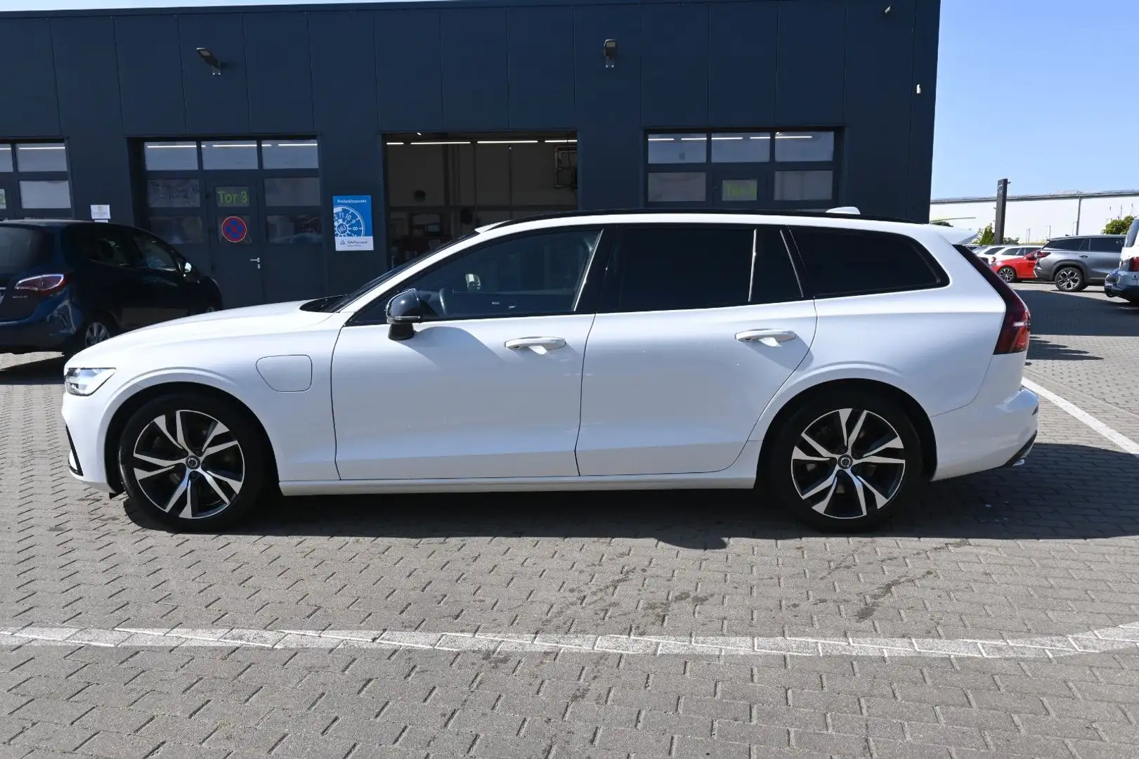 Volvo V60 T6 Recharge AWD R-Design*RFK*FSHZG*BLIS Weiß - 2