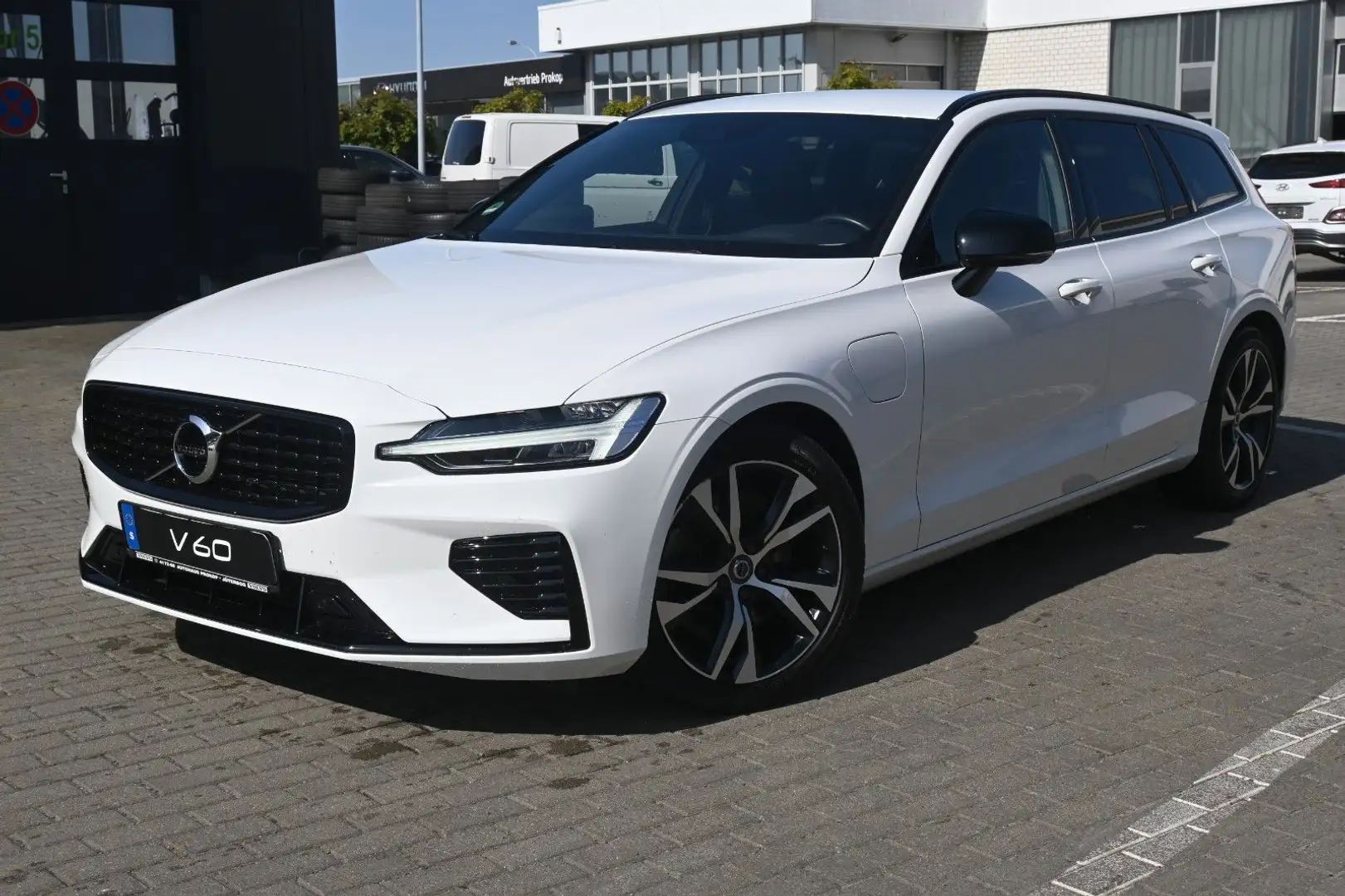 Volvo V60 T6 Recharge AWD R-Design*RFK*FSHZG*BLIS Weiß - 1
