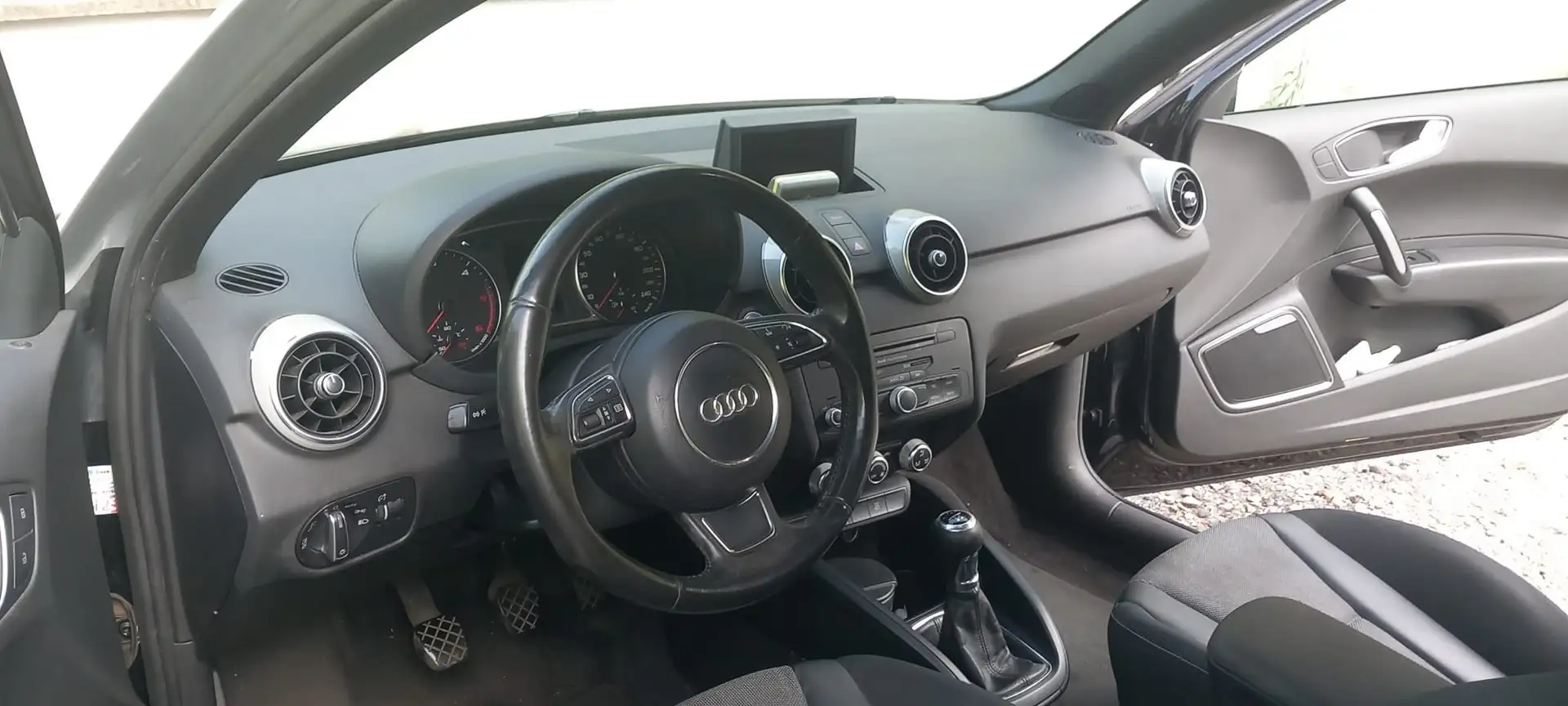 Audi A1 A1 I 2010 3p 1.6 tdi Ambition 105cv Nero - 2