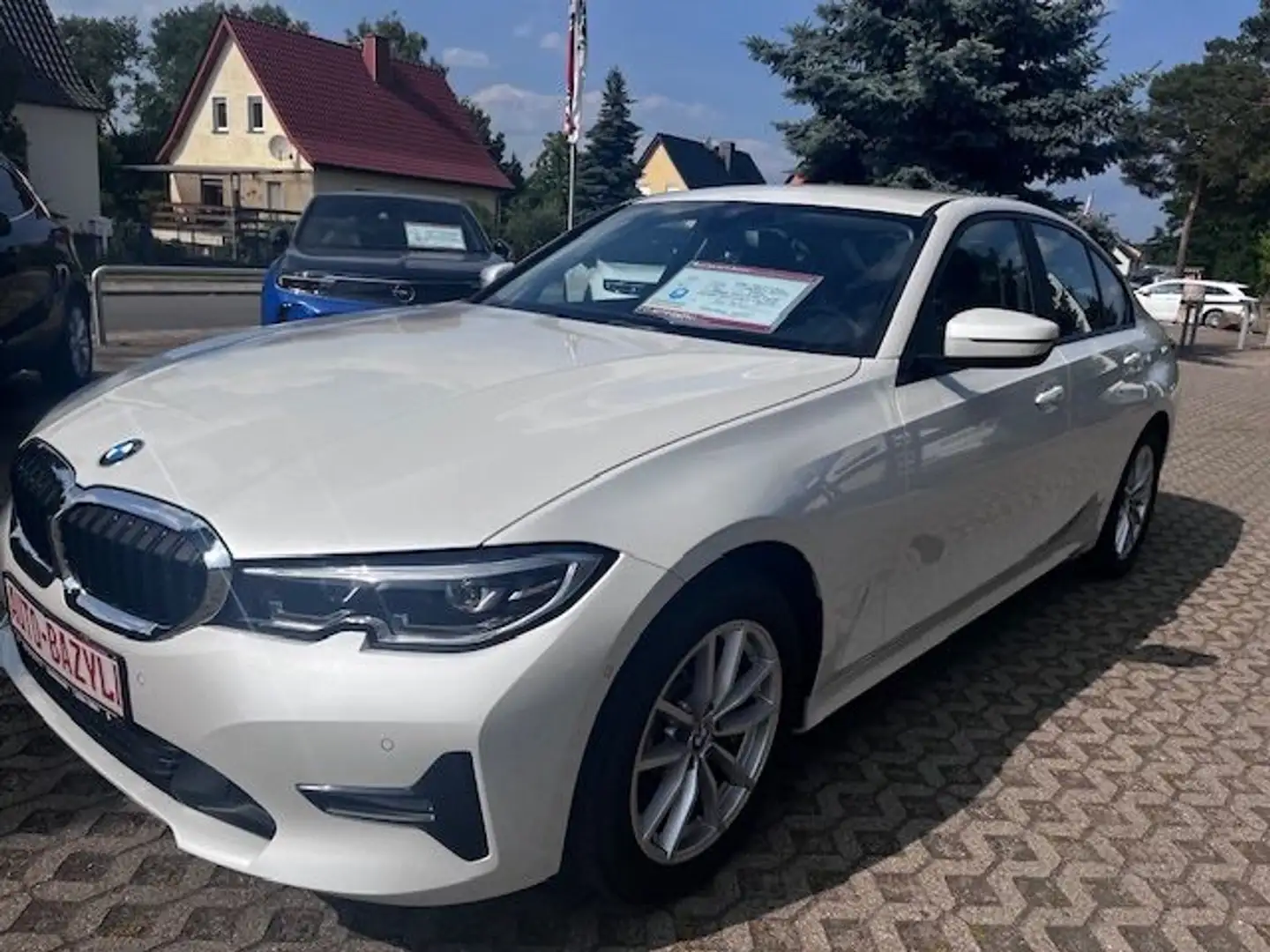 BMW 330 Baureihe 3 Lim. 330 d xDrive Advantage Weiß - 1