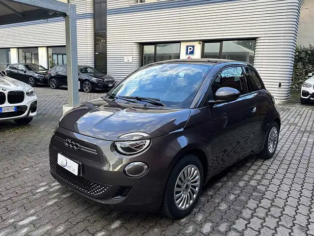 Fiat 500e 23,8 kwh ACTION ADATTA X NEOPATENTATI PARI AL NUOV