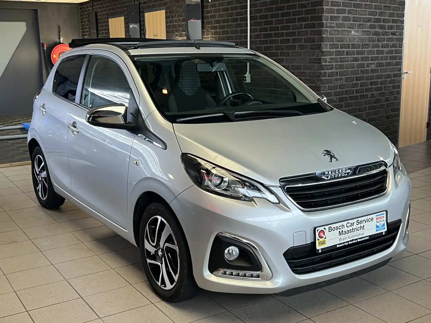 Peugeot 108 1.0 e-VTi Allure TOP! | Schuif-vouwdak | Pano | NA Plateado - 2