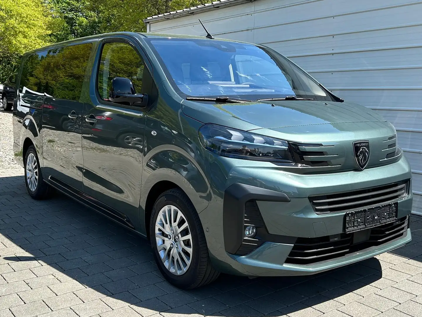 Peugeot Traveller Business L3 2.0 BlueHDi 180 EAT8 *KAMERA*NAVI*SHZ Grün - 2