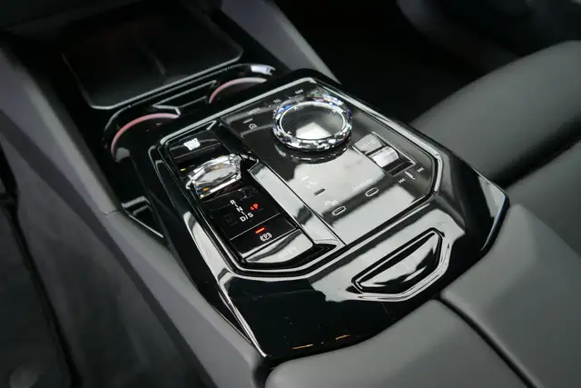 BMW 540 d xDrive *M-Paket Pro/AHK/B&W Sound/HUD/Integrallenkung/Standhzg.* Ansicht 32