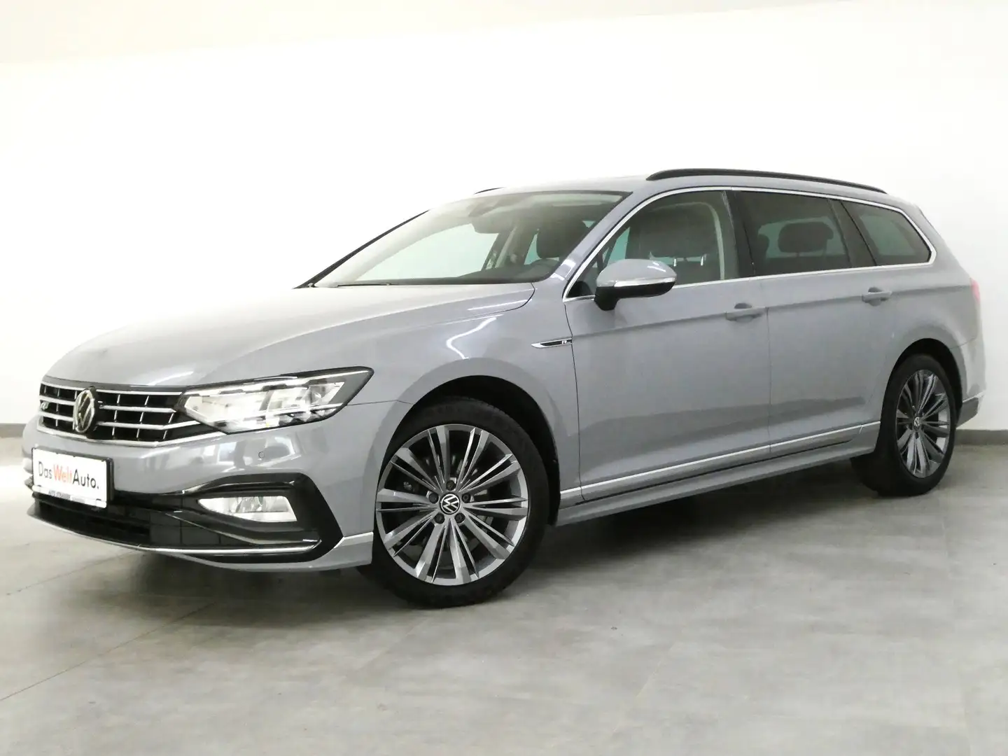 Volkswagen Passat Variant 2,0 TDI DSG "R-Line" LED Navi Ahk ACC Panorama R-Kamera App DAB 18" Massage Assistenzp. induk.-Laden Grau - 1