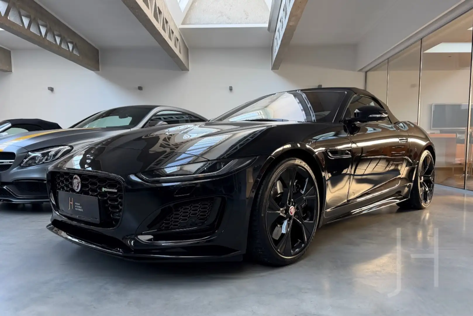 Jaguar F-Type P 450 AWD Cabrio Schwarz - 1