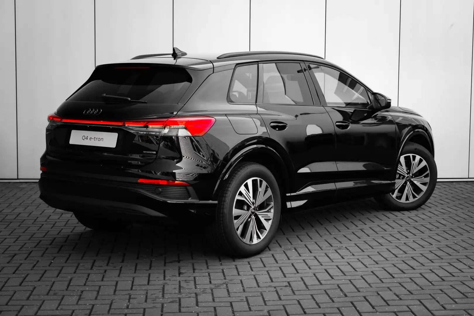 Audi Q4 e-tron Advanced edition | Achterklep, automatisch bedienb Zwart - 2