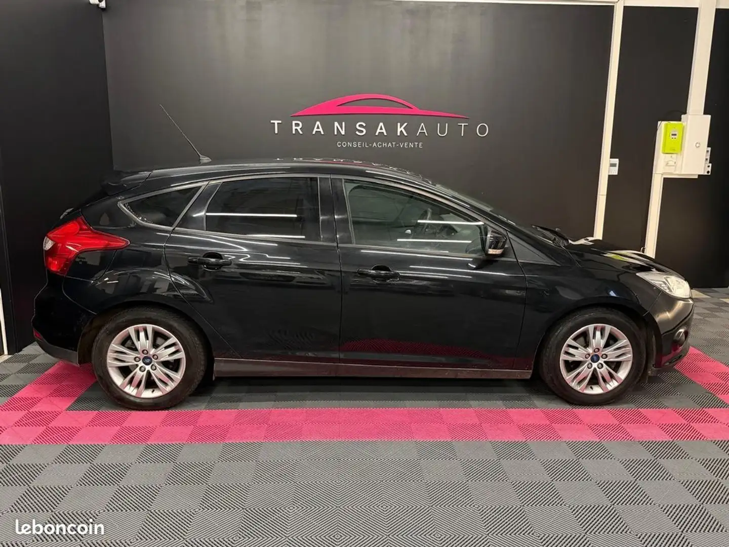 Ford Focus 1.6 TDCi 115 ch Titanium SIÈGES CHAUFFANTS Schwarz - 2