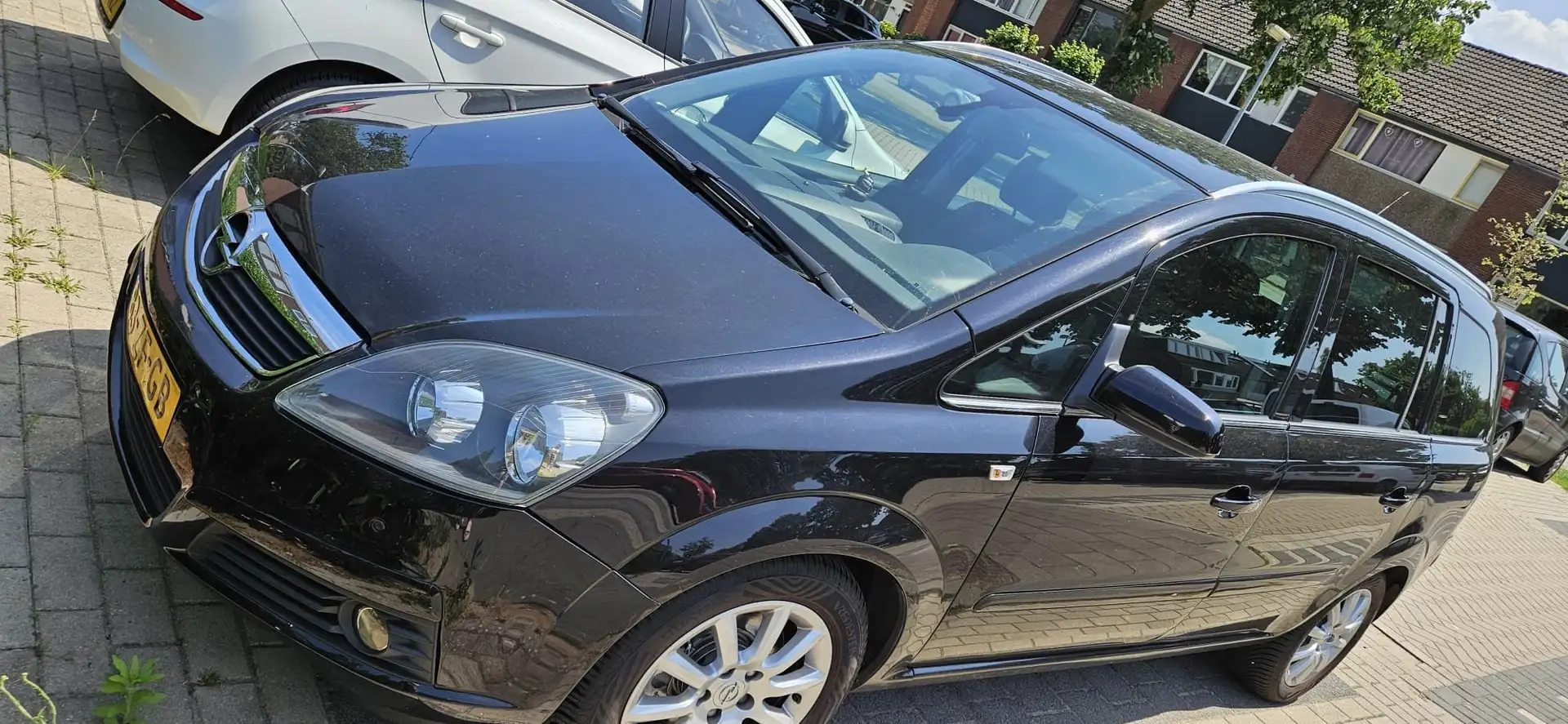 Opel Zafira Zafira 2.2 Executive Zwart - 1
