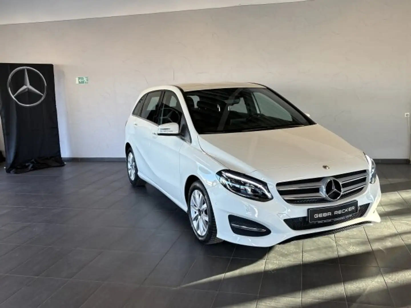 Mercedes-Benz B 180 B 180 Style 7G-DCT AHK LED Kamera Spiegel anklap Weiß - 1