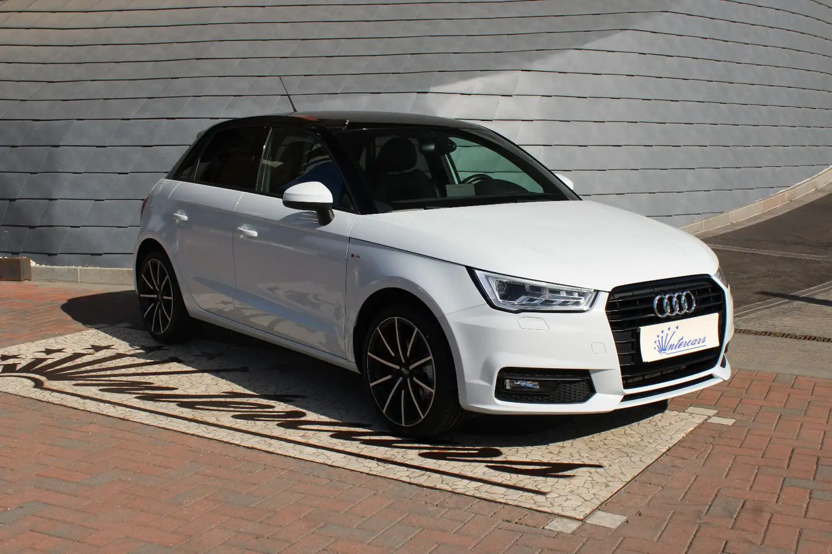 Audi A1 SPB 1.6TDI 116cv S-line-XENON Weiß - 1