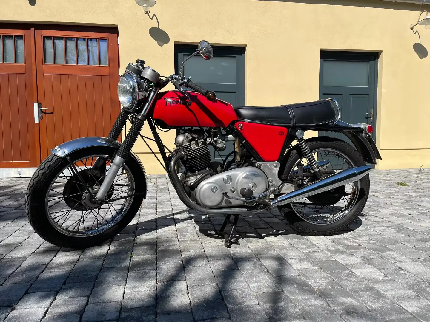 Norton Commando 750 Roadster Rojo - 2