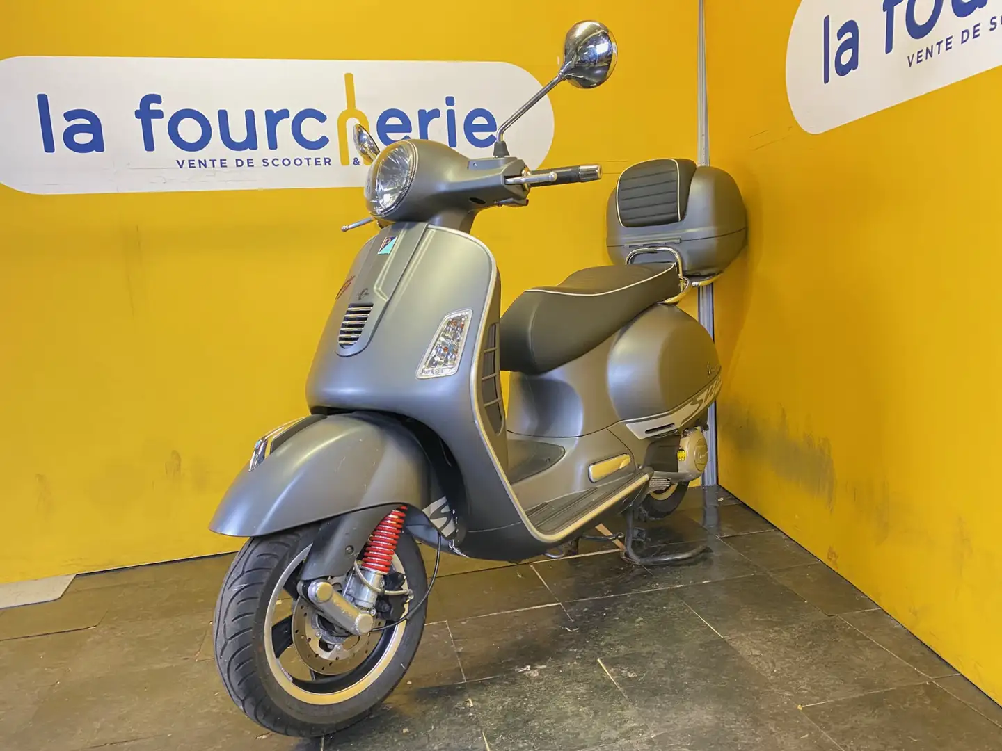 Vespa GTS Super Sport Gris - 1