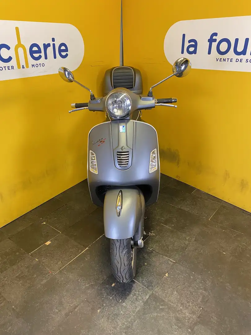 Vespa GTS Super Sport Gris - 2