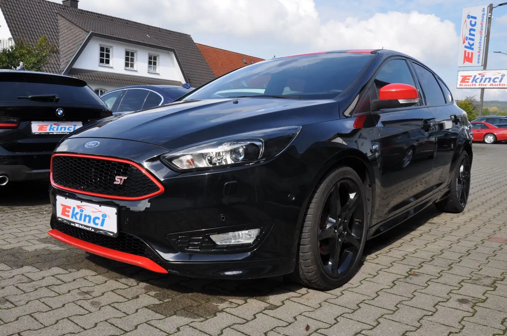 Ford Focus Lim. Sport Schwarz - 1