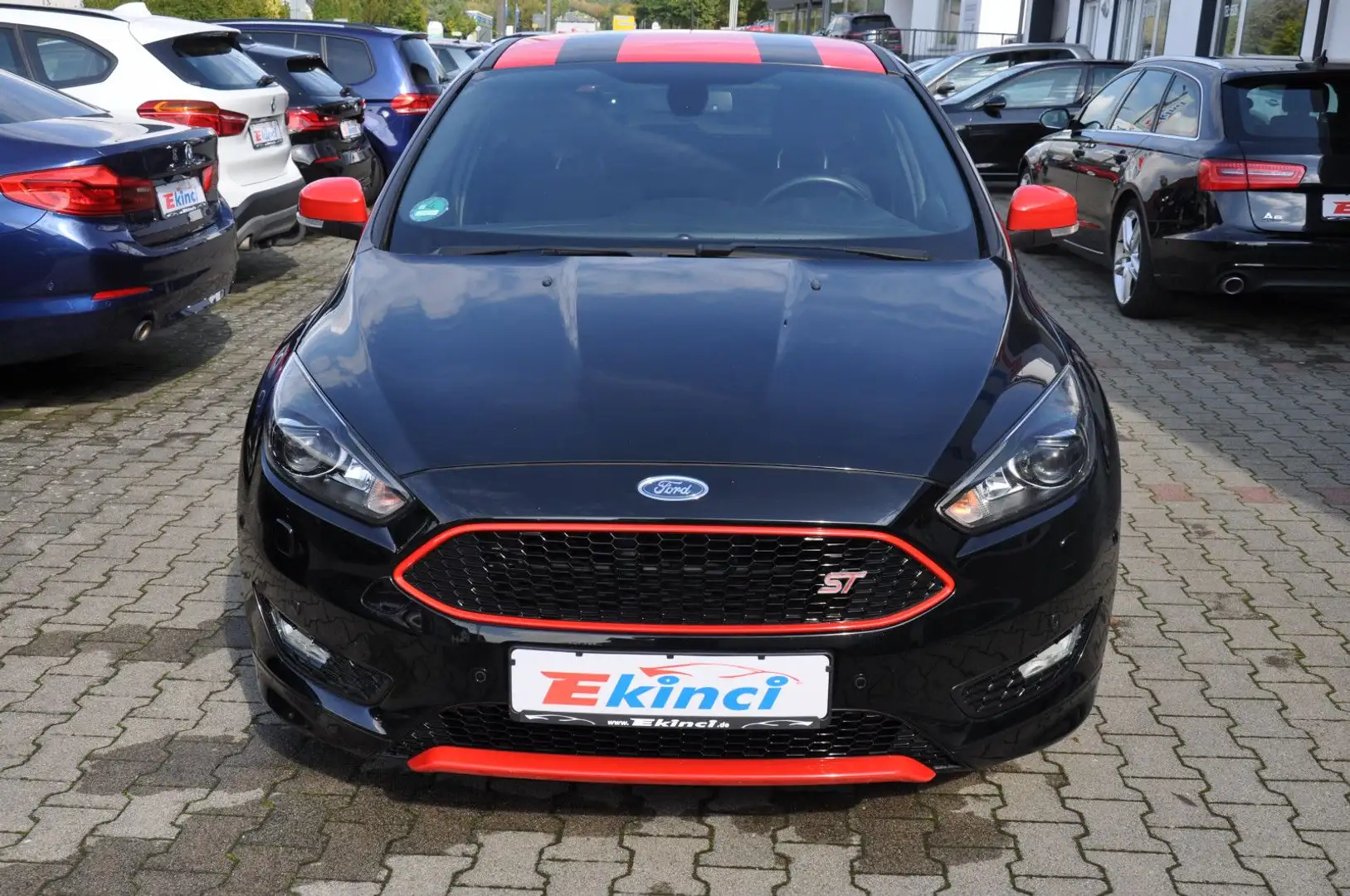 Ford Focus Lim. Sport Schwarz - 2