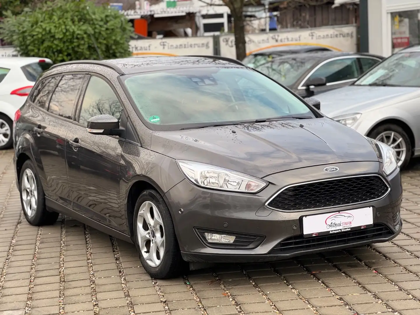 Ford Focus Turnier Business / AHK / Grau - 1