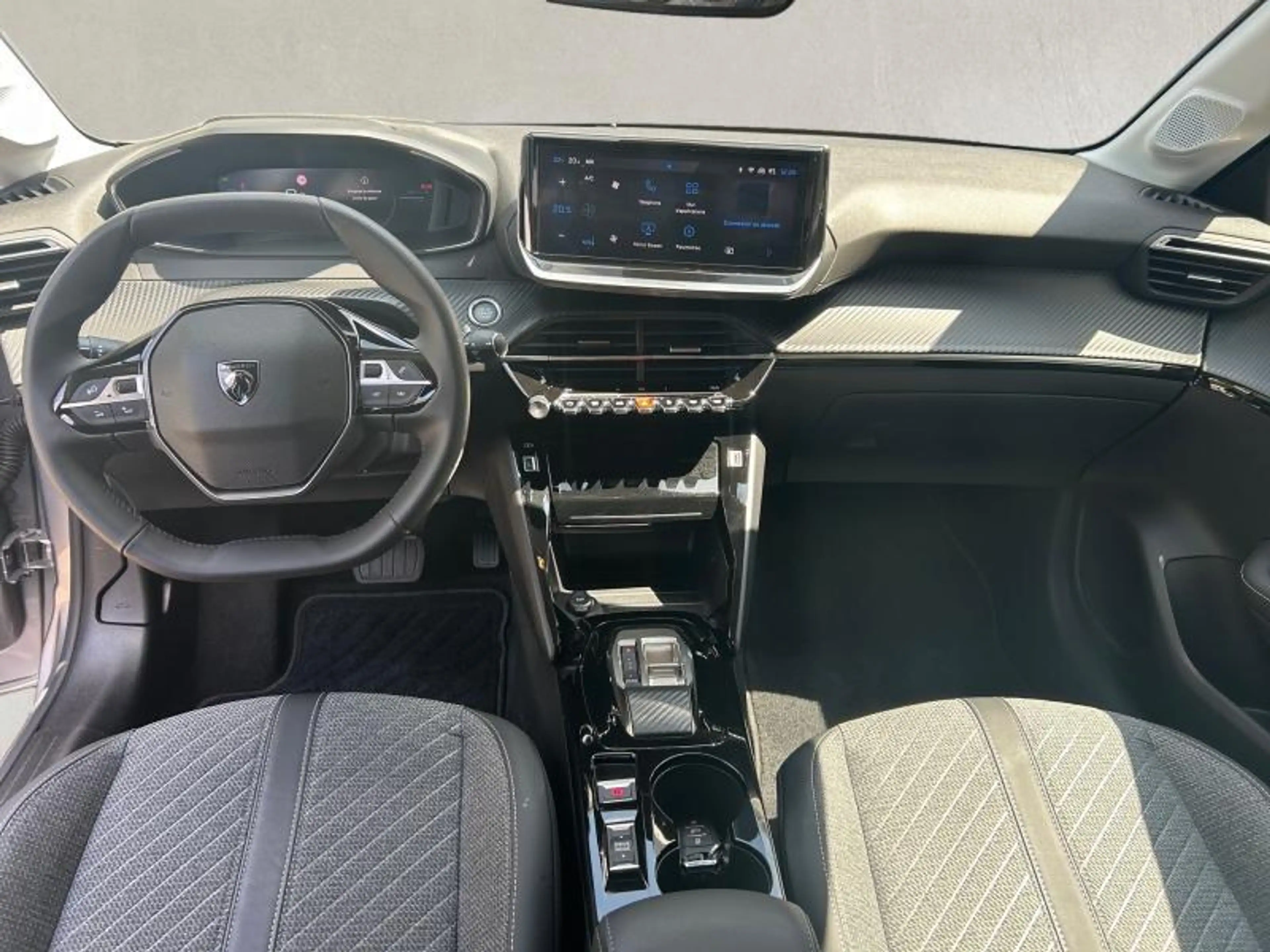 Peugeot e-208 Allure — photo 14