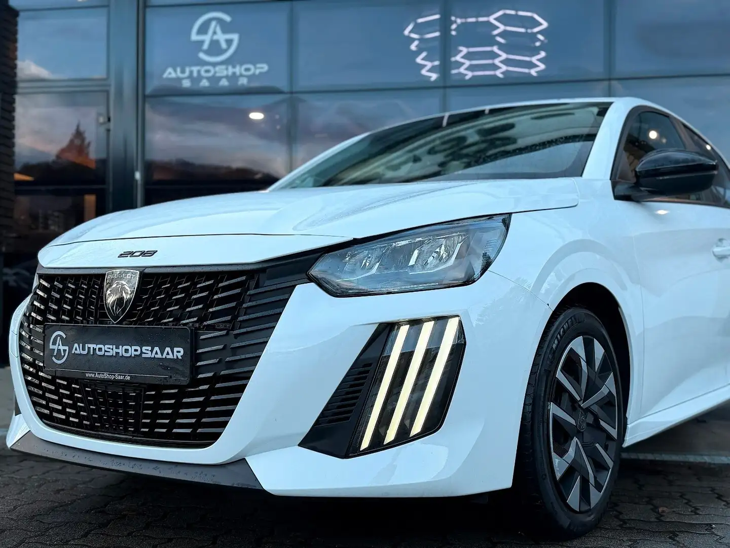 Peugeot 208 Active 1-HAND/SHZ/CarPlay/PDC Weiß - 2