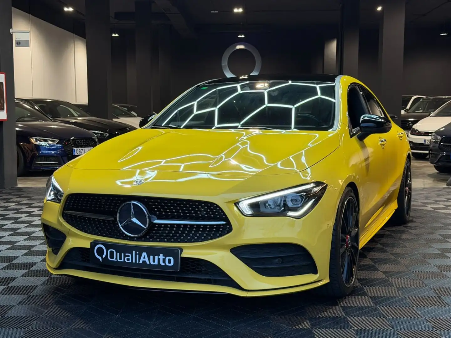 Mercedes-Benz CLA 180 Amarillo - 2