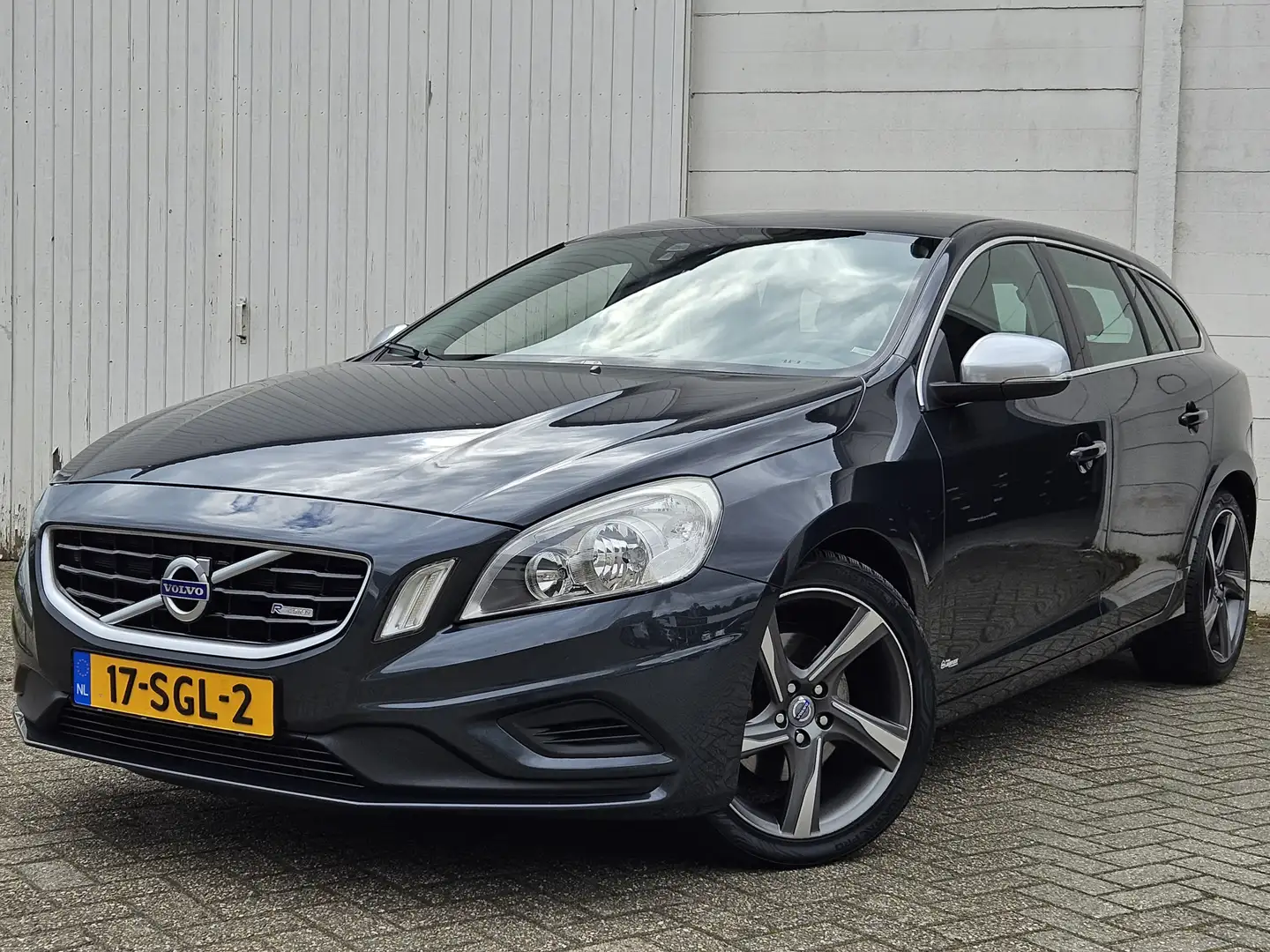 Volvo V60 1.6 DRIVe R-Design /Navi/Cruise/PDC/TOPSTAAT! Gris - 1