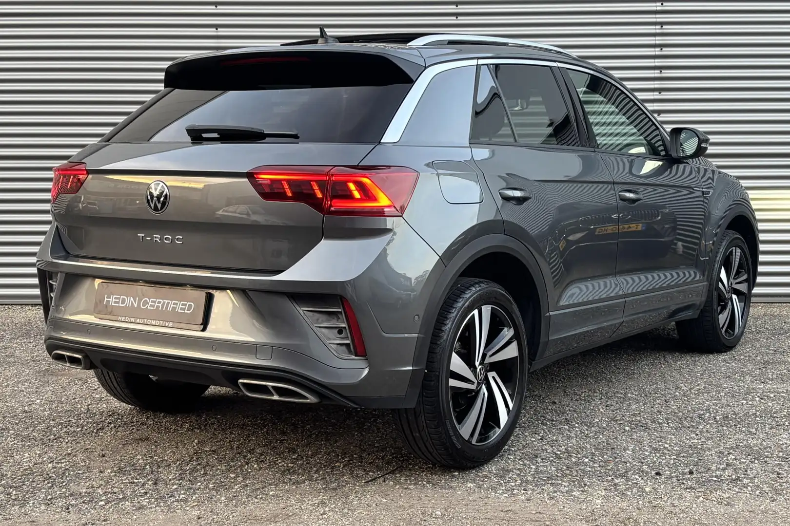 Volkswagen T-Roc 1.5 TSI R-Line / Electrisch Schuifdak / Keyless en Grijs - 2