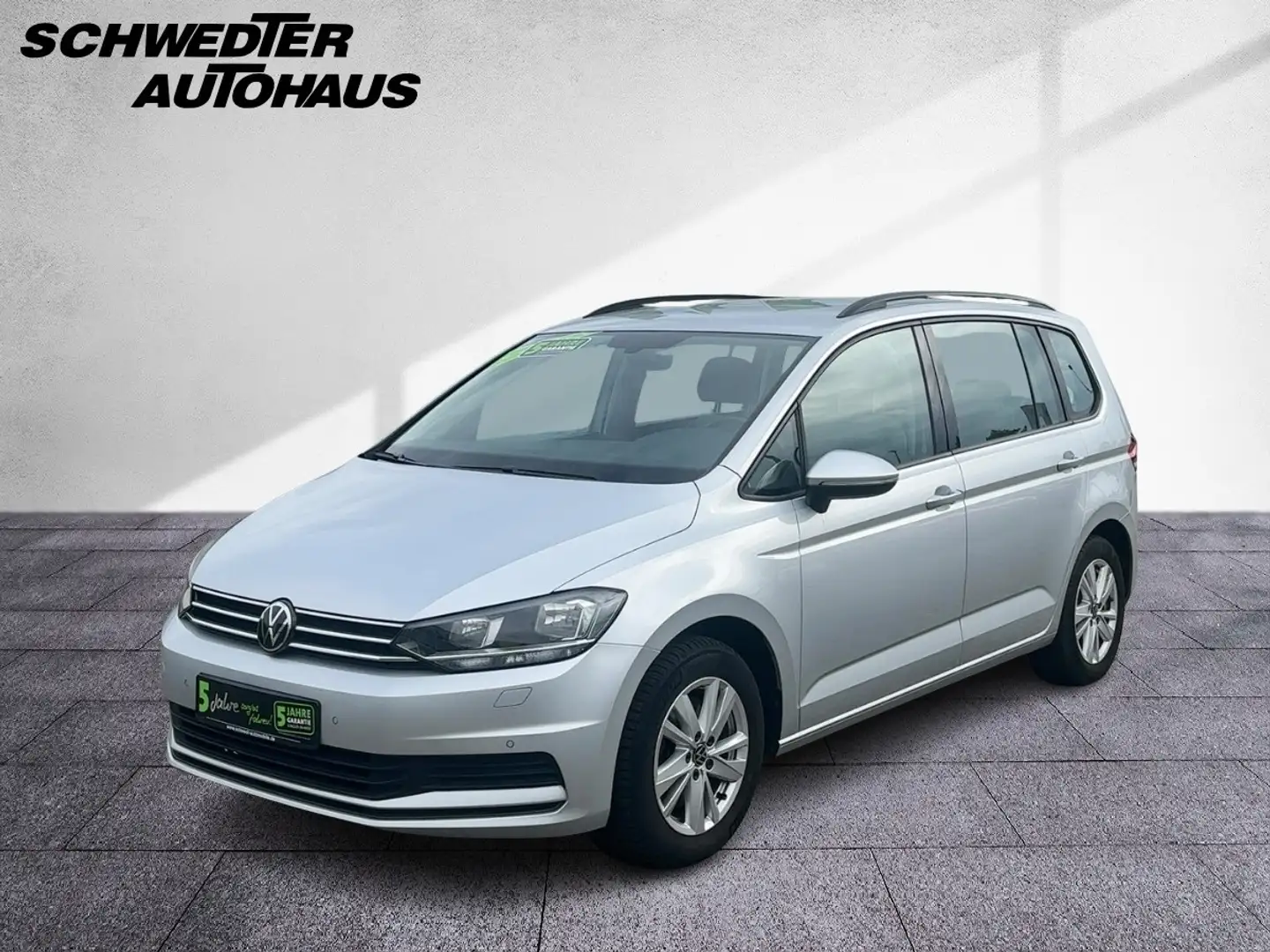 Volkswagen Touran BMT 1.5 TSI Comfortline **7Sitzer** DAB** Plateado - 2