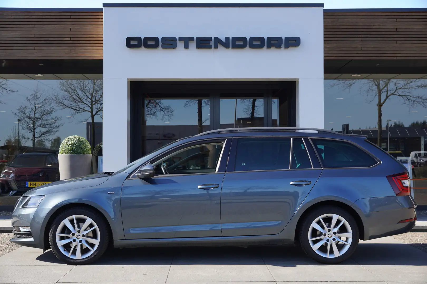 Skoda Octavia Combi 1.0TSI/115pk Greentech Style Business Automa Grijs - 1