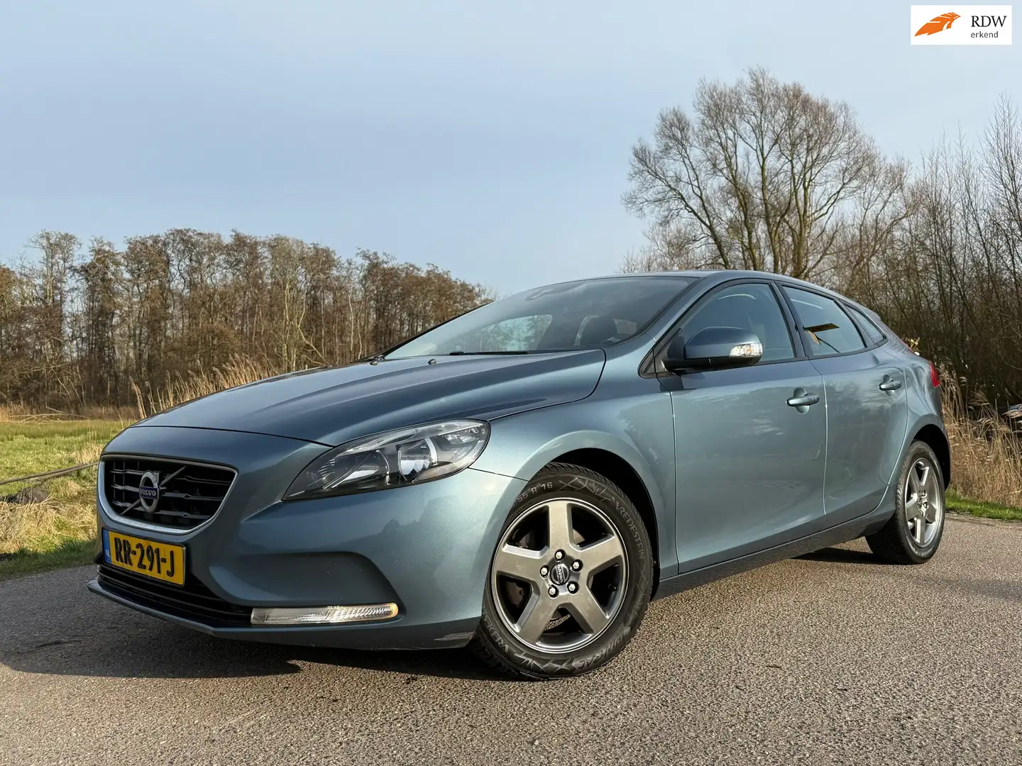 Volvo V40 1.6 D2 Momentum Navi Clima 16" Velgen Trekhaak 6 V Blau - 1
