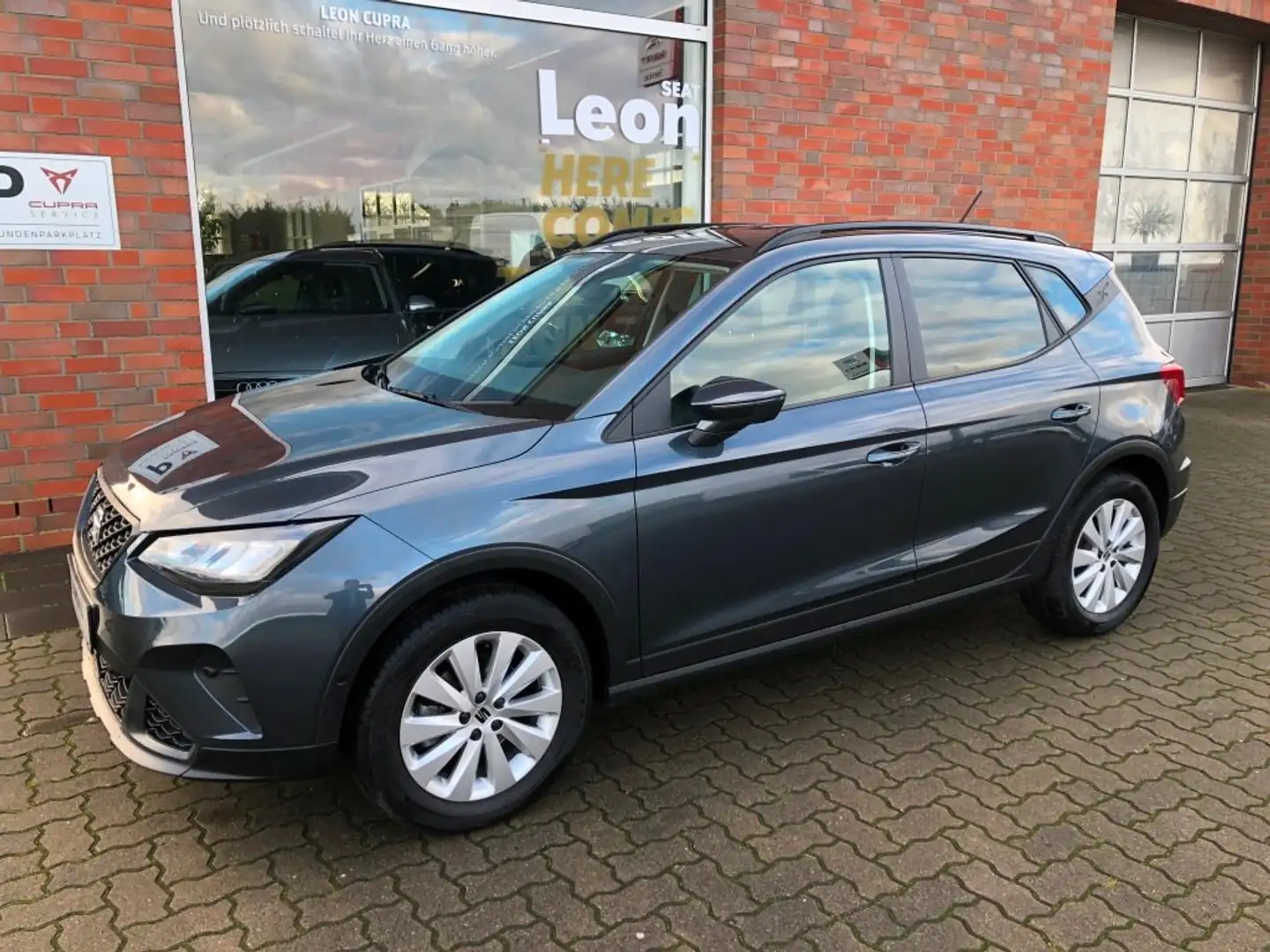 SEAT Arona Style 1.0TSI 7-Gang Automatik DSG Grau - 2