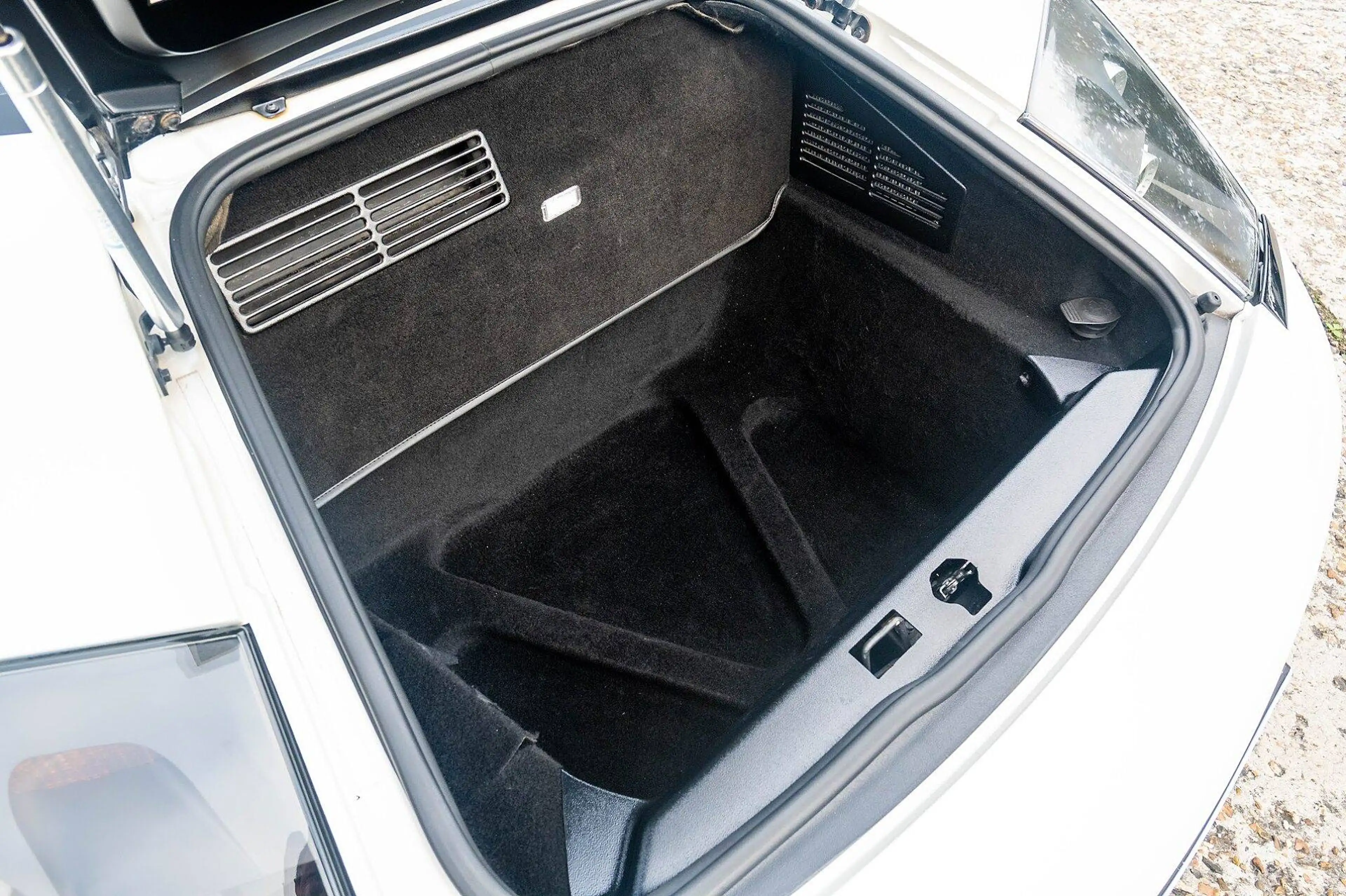 Lamborghini Murciélago Murciélago LP640 | Special order leather interior with Q citura diamond stitching — photo 31